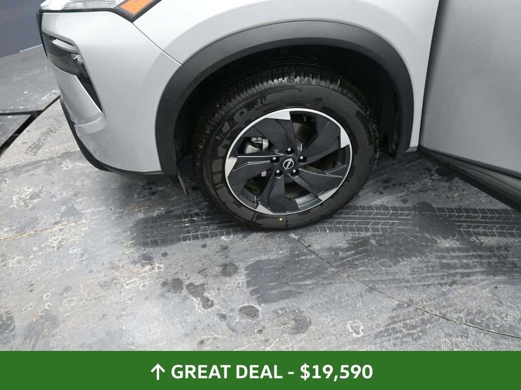 Used 2024 Nissan Rogue SV image 14