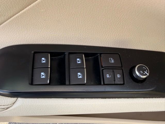 Used 2020 Toyota Camry XLE w/ Navigation Package FWD image 13
