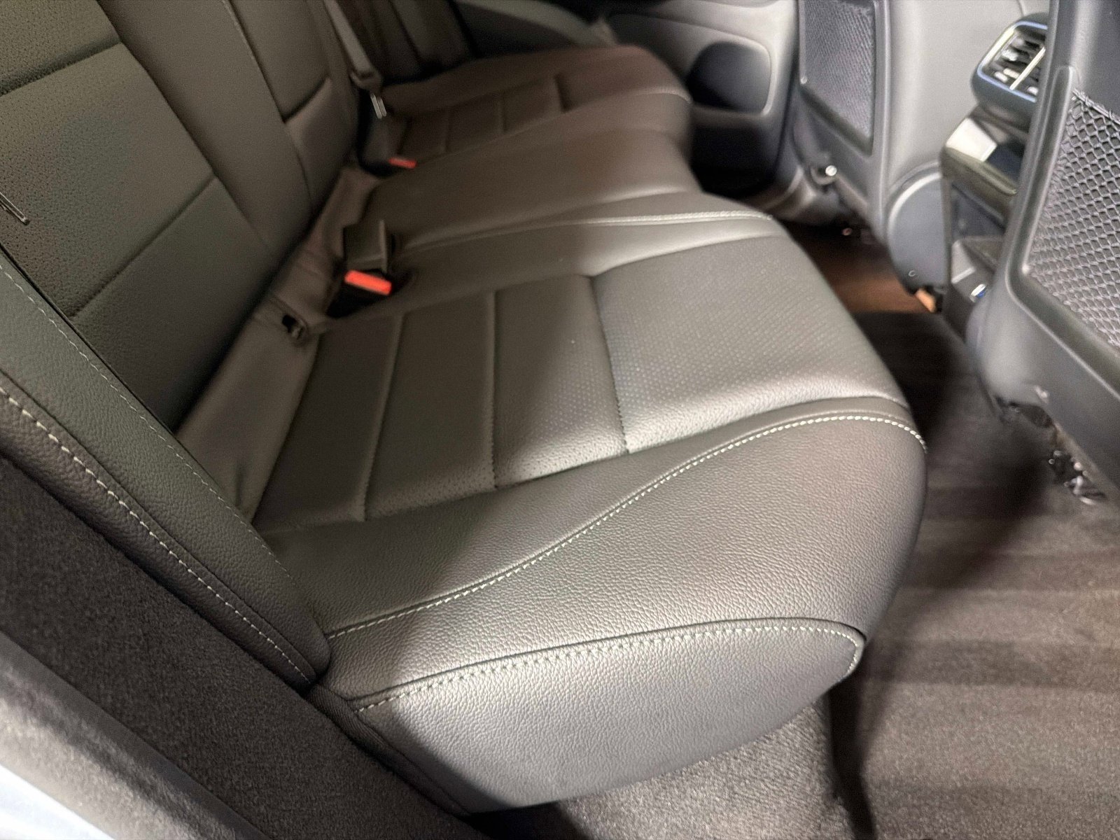 Used 2025 Mercedes-Benz GLE 450 4MATIC w/ Winter Package image 27