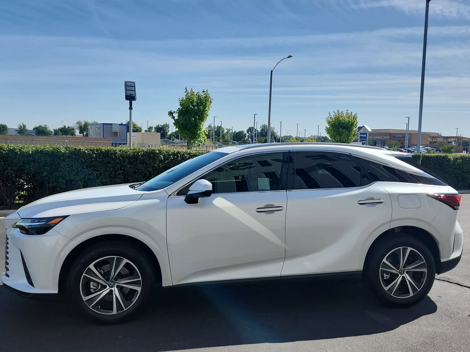 Used 2025 Lexus RX 350 Premium w/ Accessory Package (Z1) FWD image 6