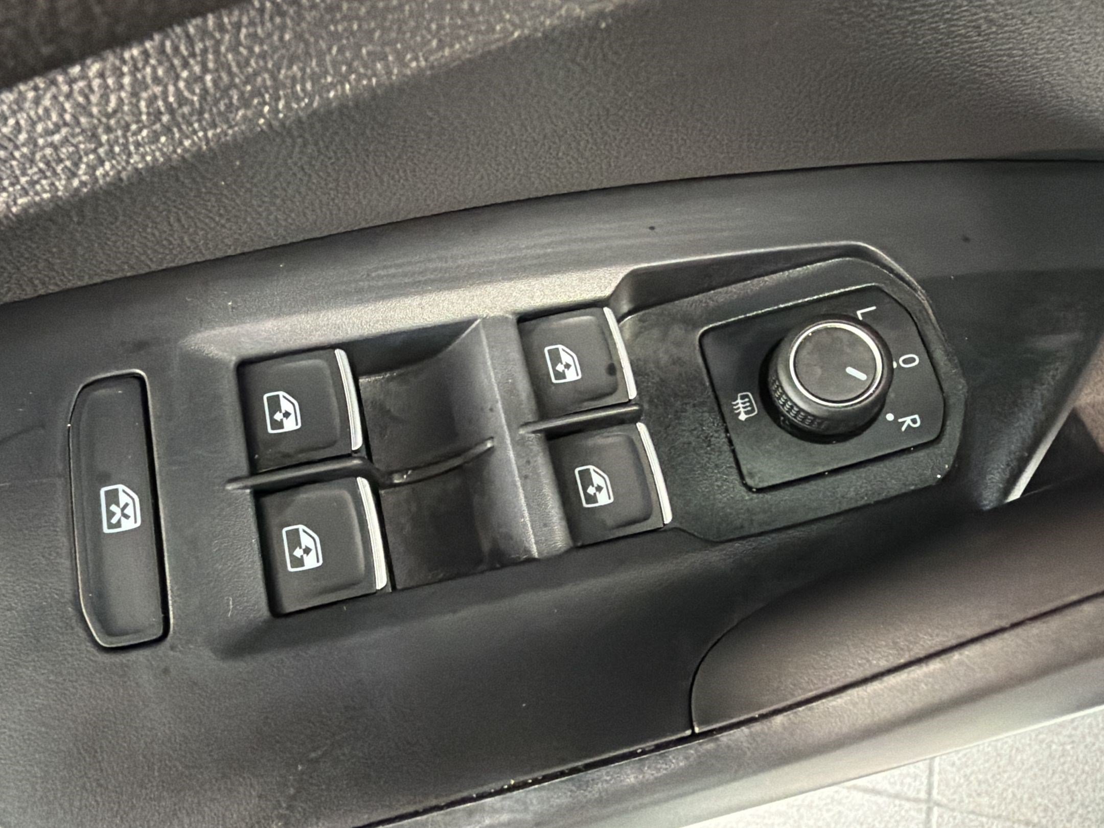 Used 2022 Volkswagen Jetta SE FWD image 13