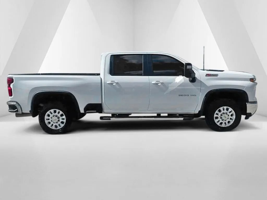Used 2025 Chevrolet Silverado 2500 LT AWD/4WD image 8