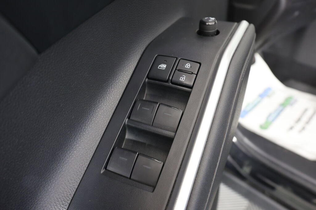 Used 2021 Toyota Highlander XLE AWD/4WD image 31