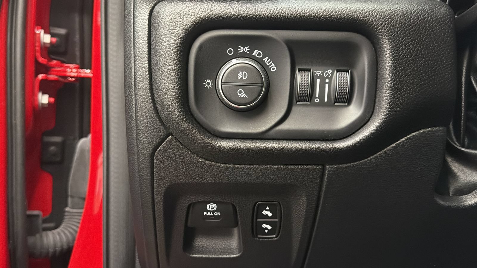 Used 2025 RAM 1500 Big Horn AWD/4WD image 32