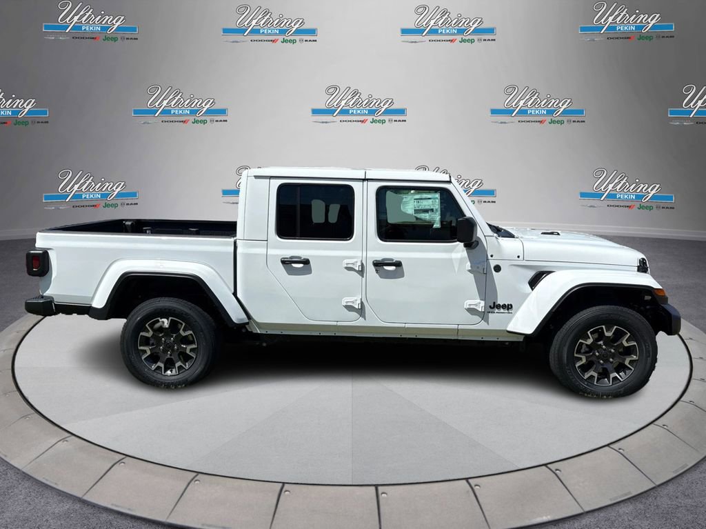 Used 2025 Jeep Gladiator Sport w/ Premium Package image 2