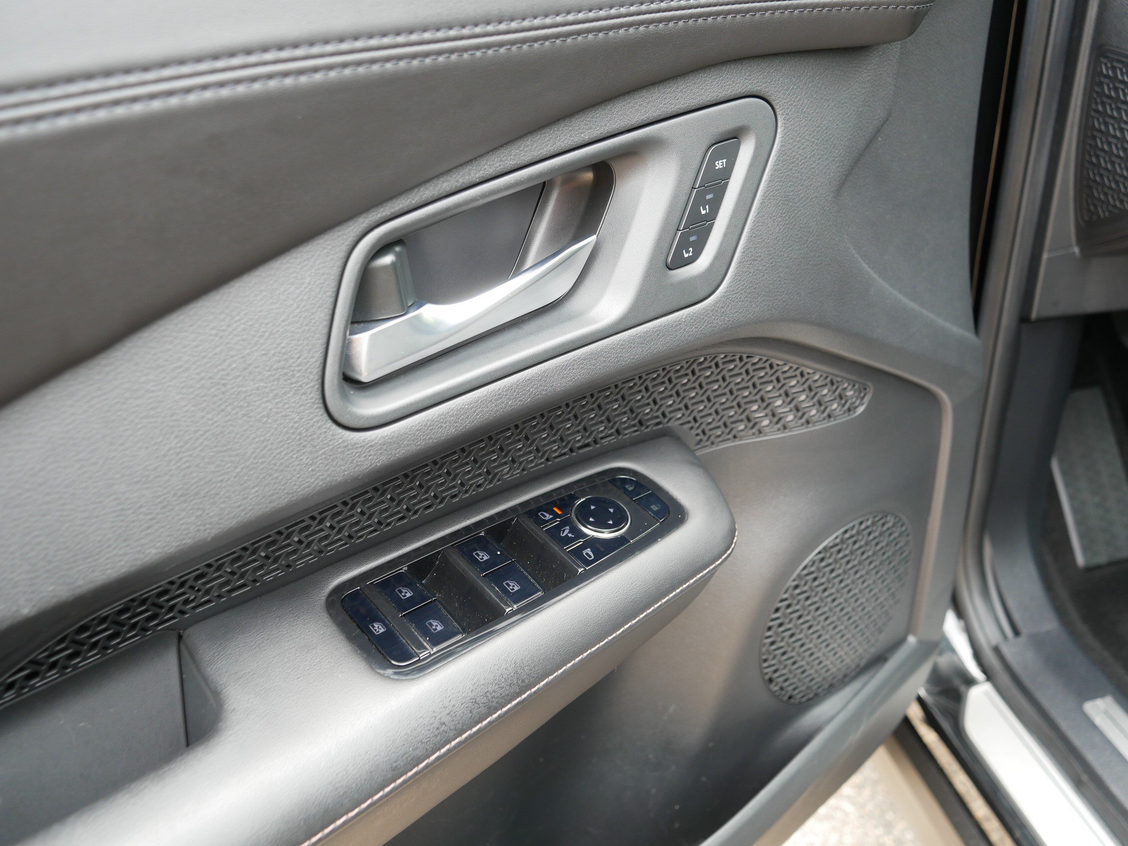 Certified 2024 Nissan Ariya AWD image 19