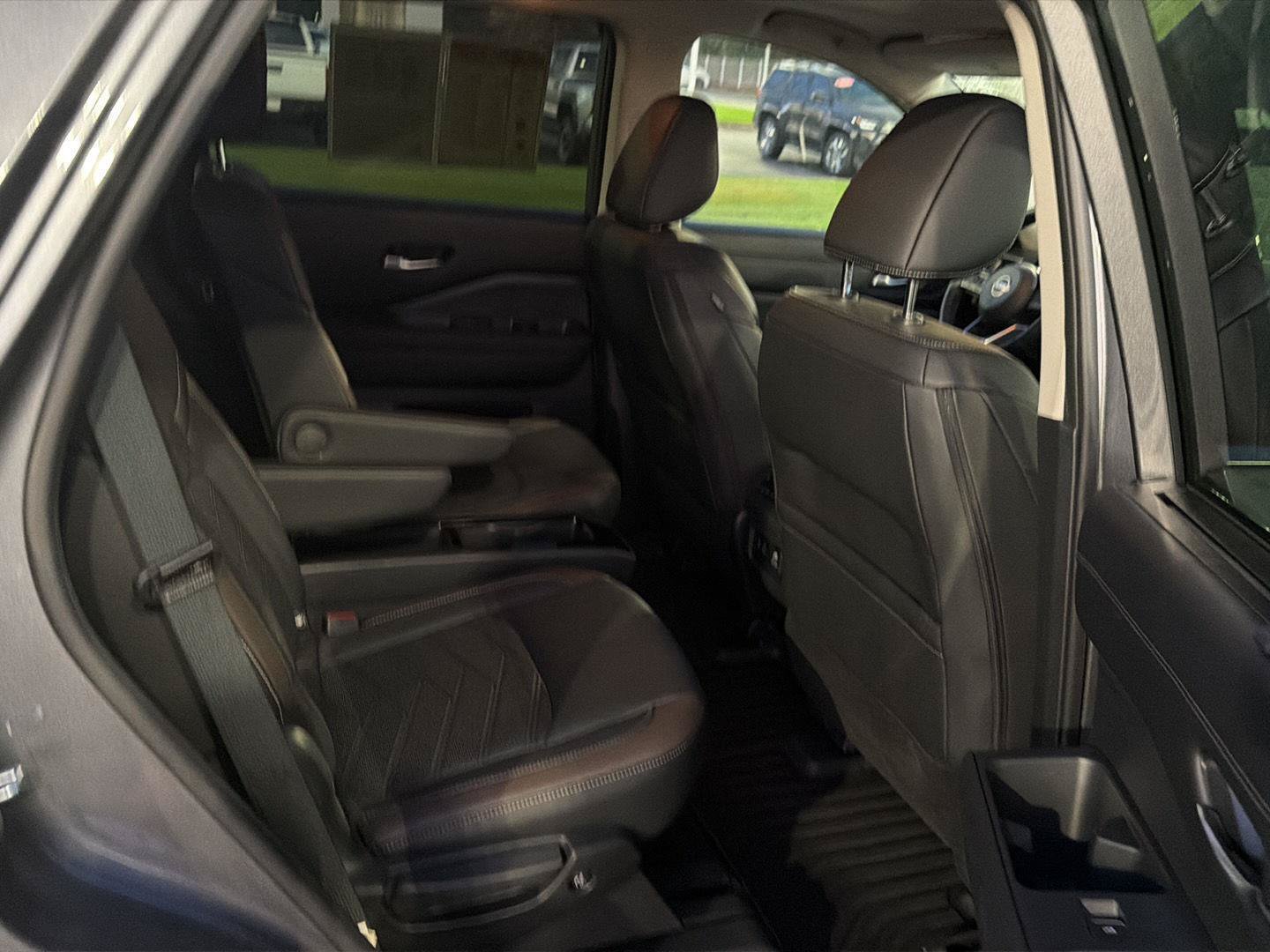 Used 2025 Nissan Pathfinder Platinum w/ Lighting Package (N92) AWD/4WD image 14