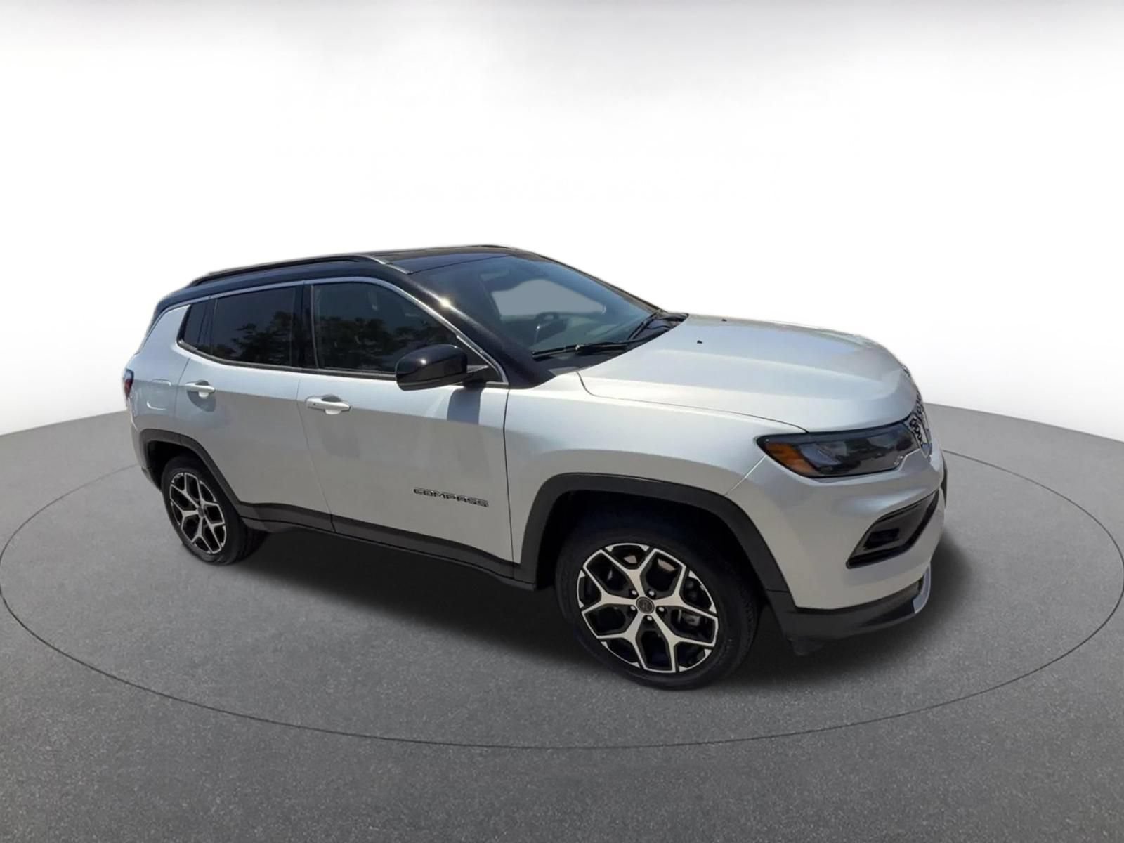 Used 2025 Jeep Compass Limited AWD/4WD image 2