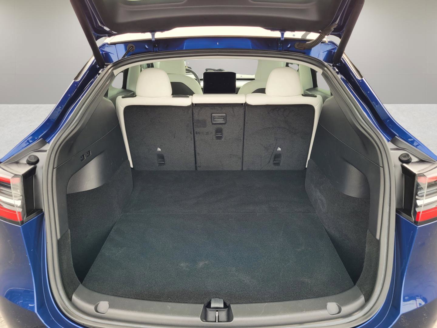 Used 2022 Tesla Model Y Performance image 22