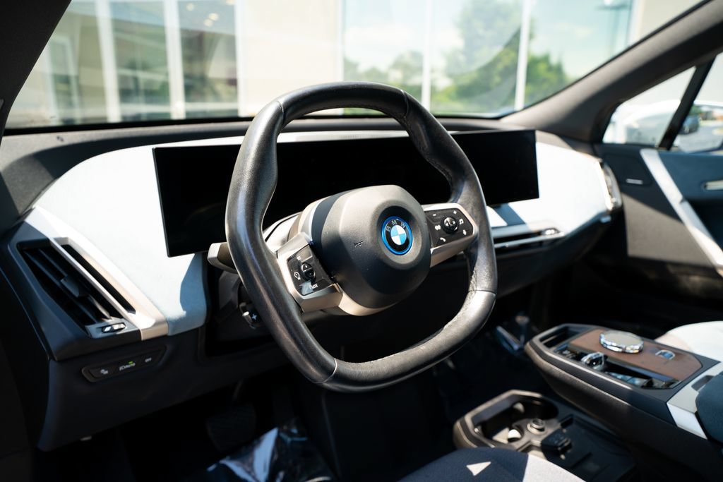Used 2024 BMW iX xDrive50 w/ Premium Package AWD/4WD image 31