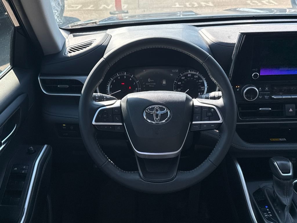 Used 2025 Toyota Highlander XLE image 15