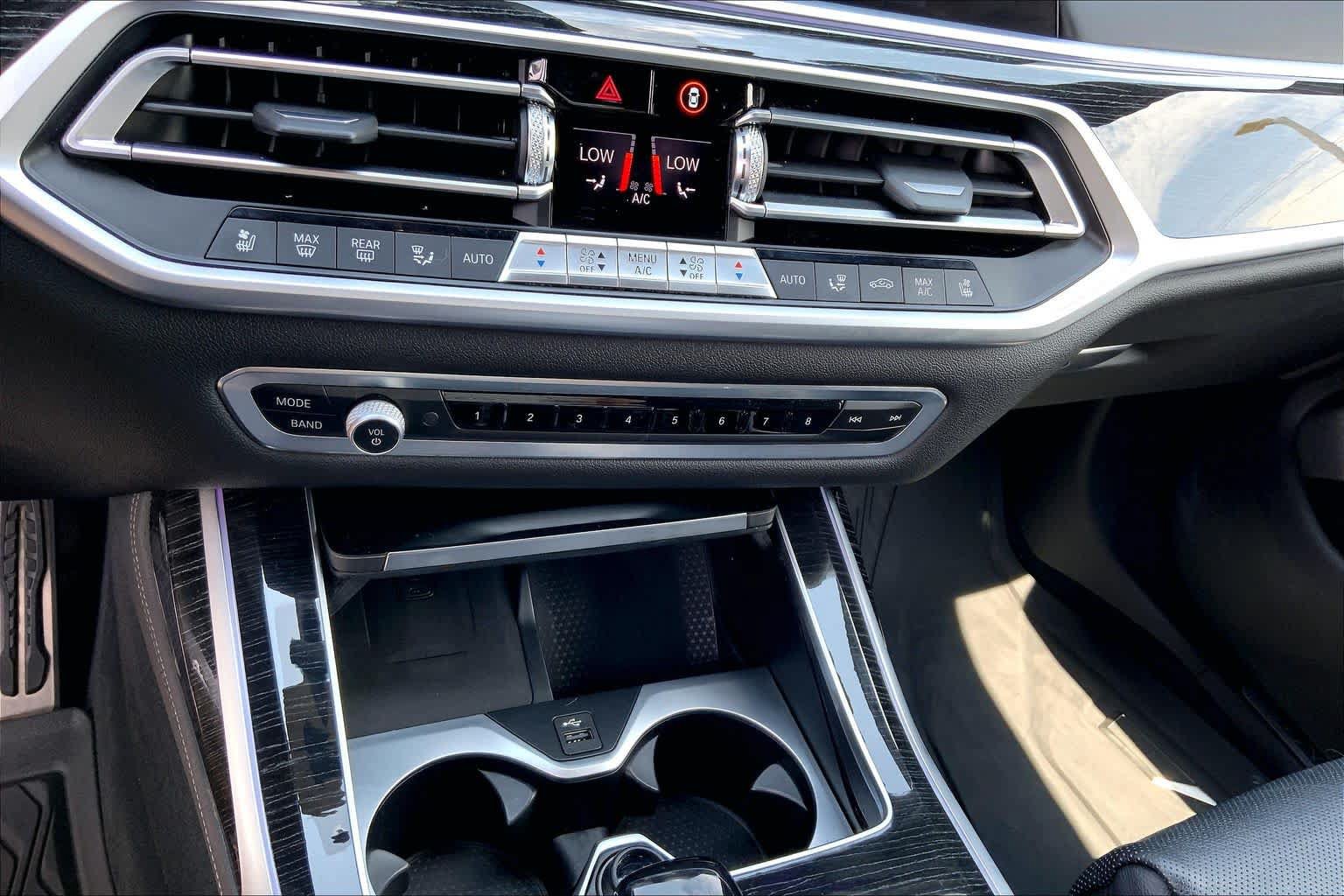 Used 2020 BMW X7 xDrive40i w/ M Sport Package AWD/4WD image 32