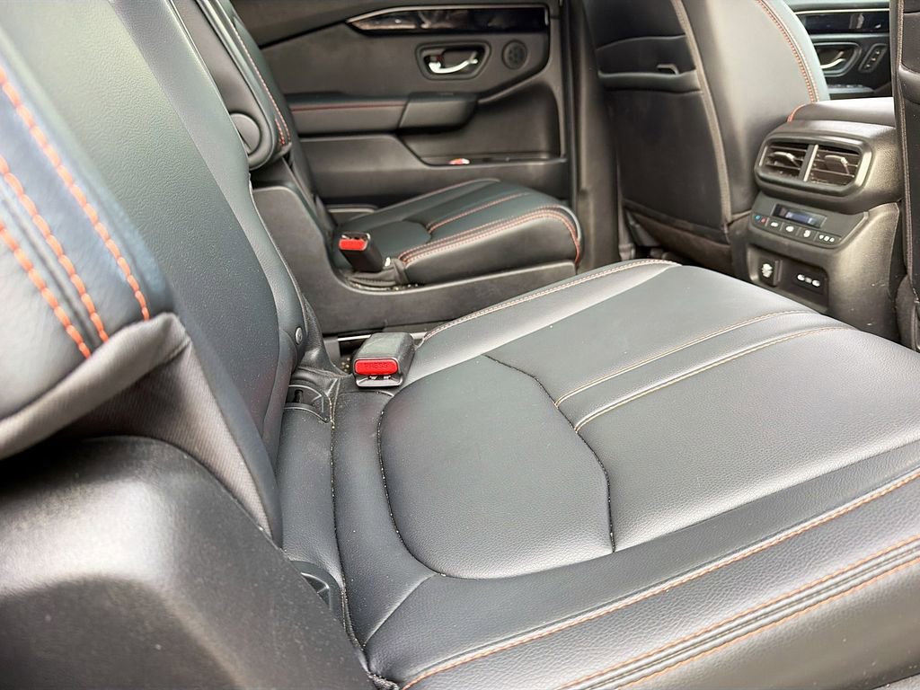 Used 2025 Honda Pilot TrailSport image 30