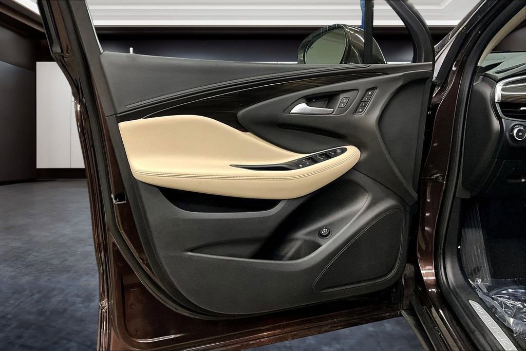 Used 2020 Buick Envision Essence w/ LPO, Road Trip Package image 20