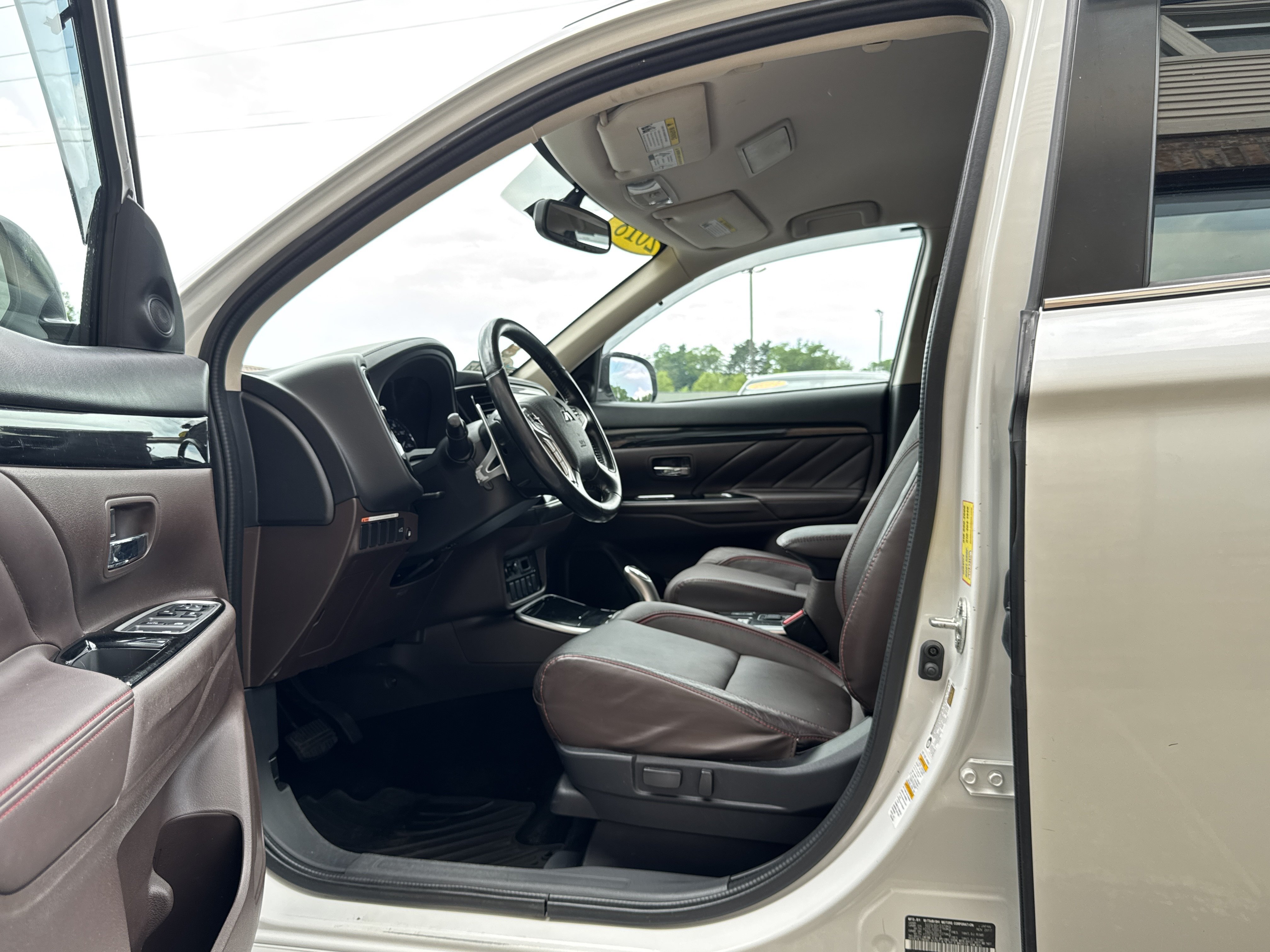 Used 2018 Mitsubishi Outlander SEL AWD/4WD image 9