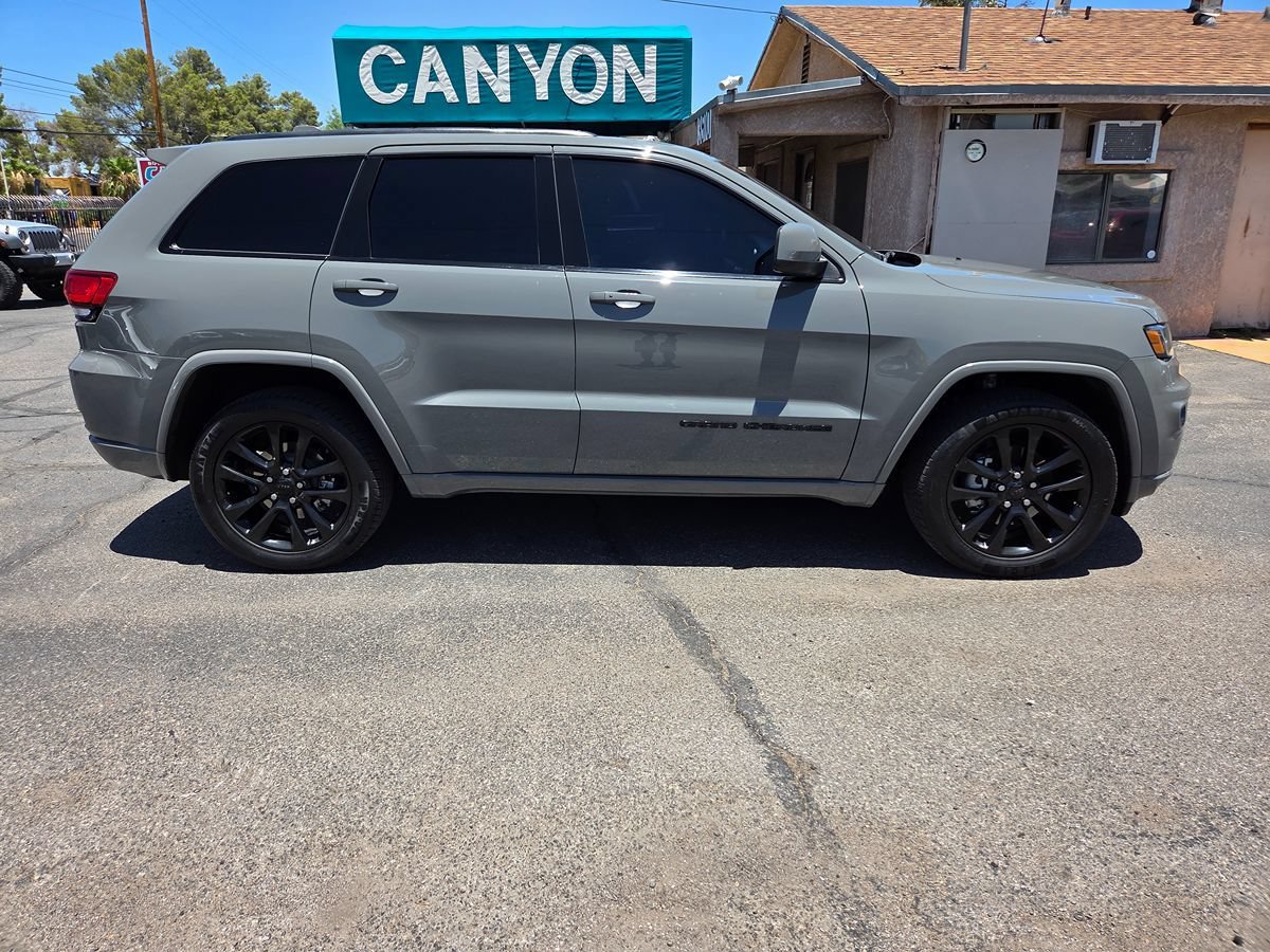Used 2020 Jeep Grand Cherokee Altitude RWD image 5
