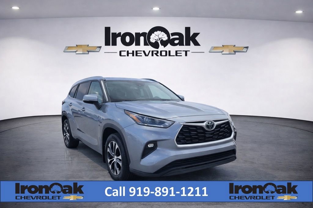 Used 2021 Toyota Highlander XLE