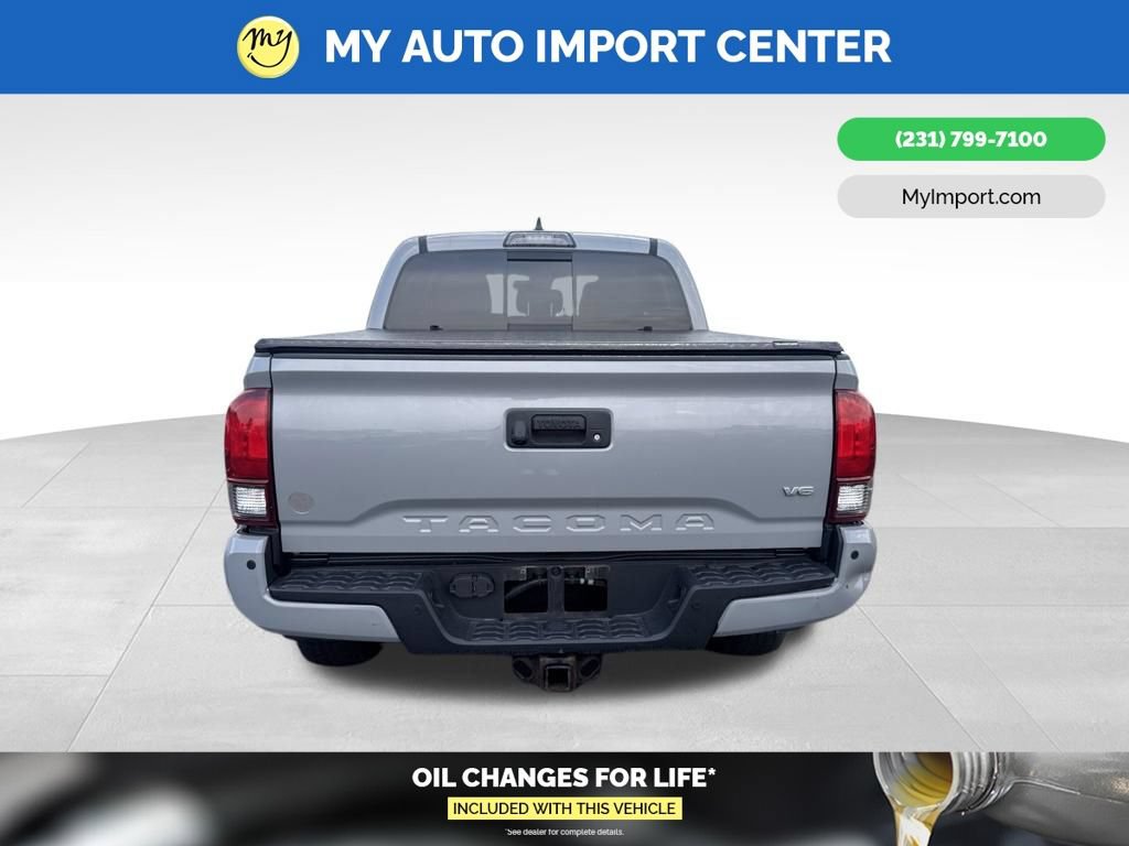 Used 2018 Toyota Tacoma TRD Off-Road AWD/4WD image 4