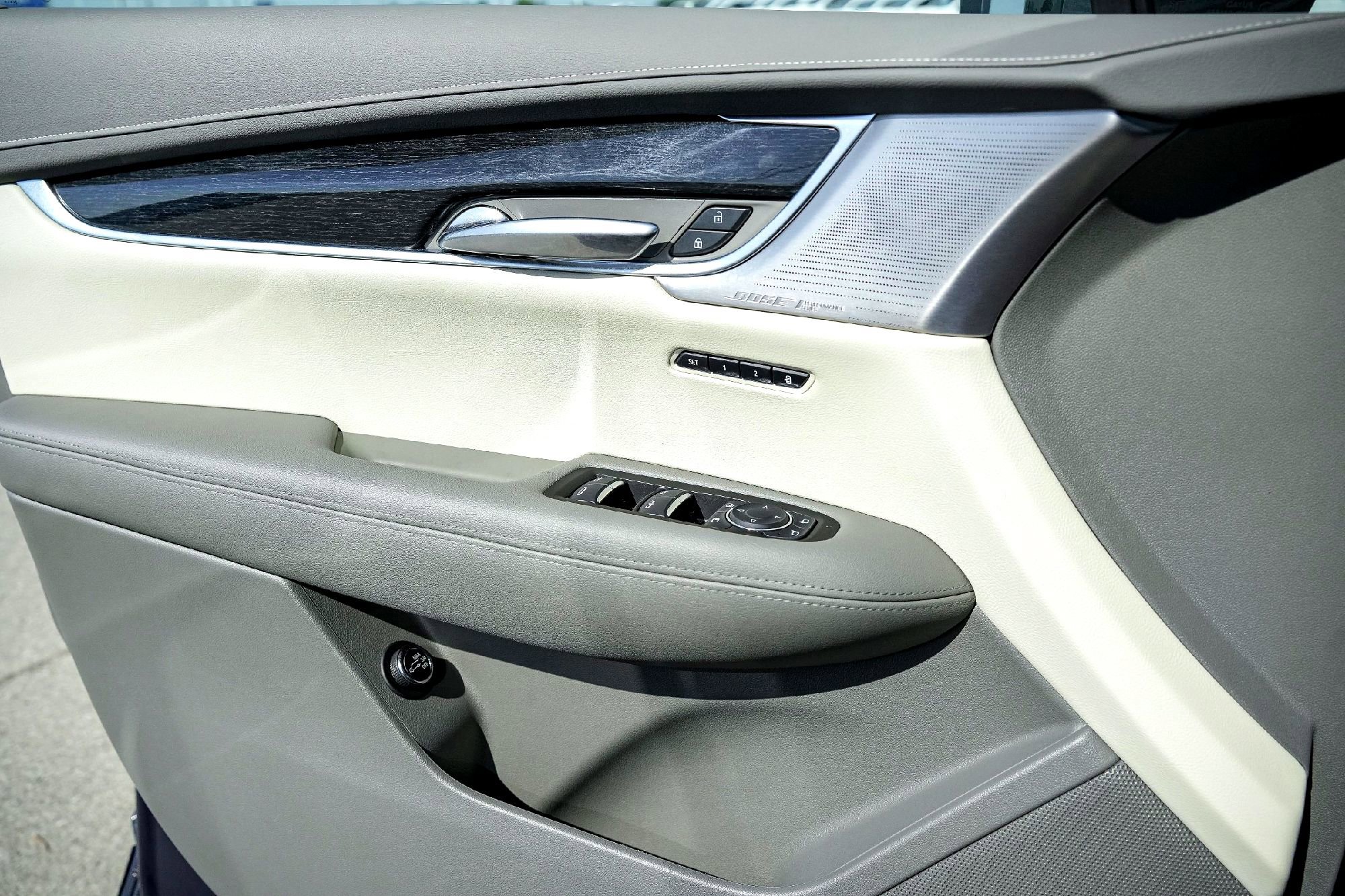 Used 2025 Cadillac XT6 Premium Luxury image 24