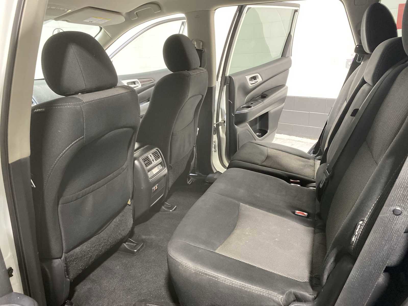 Used 2019 Nissan Pathfinder S AWD/4WD image 12