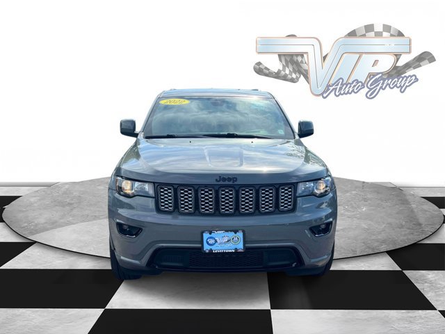 Used 2022 Jeep Grand Cherokee Laredo X AWD/4WD image 2