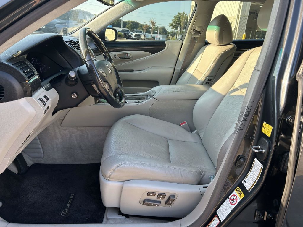 Used 2007 Lexus LS 460 L w/ Luxury Pkg RWD image 13
