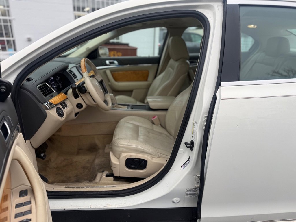 Used 2012 Lincoln MKS AWD image 10