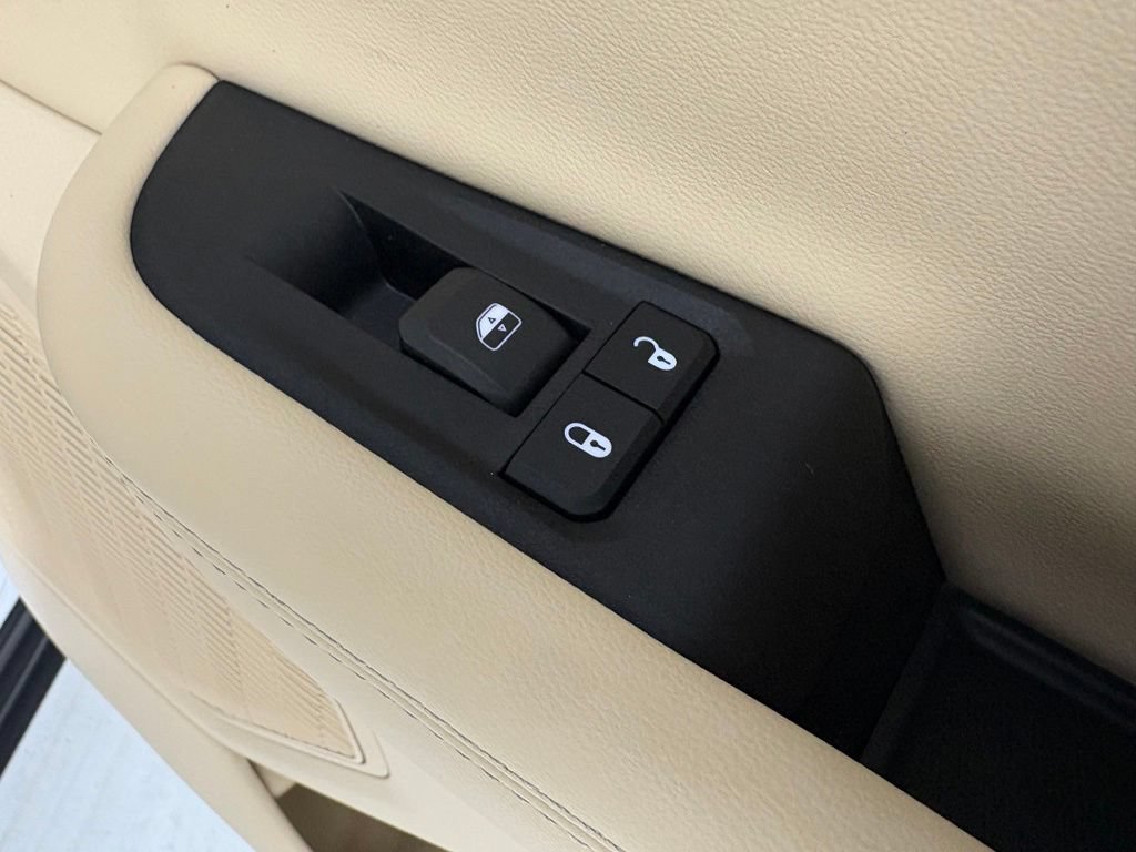 New 2026 Jeep Grand Cherokee Limited w/ Limited Altitude Package AWD/4WD image 16