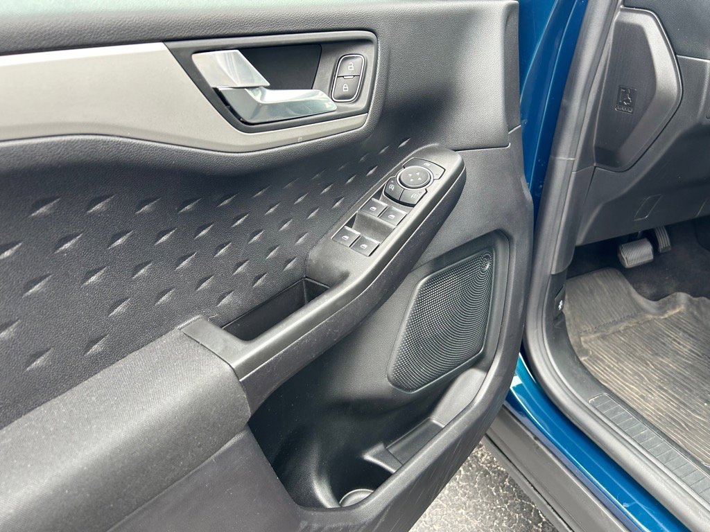 Used 2020 Ford Escape SE image 15