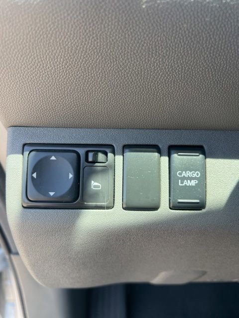 Used 2011 Nissan Frontier SL w/ Moonroof Pkg AWD/4WD image 19