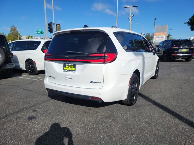 New 2023 Chrysler Pacifica Touring-L w/ S Appearance Package FWD image 4