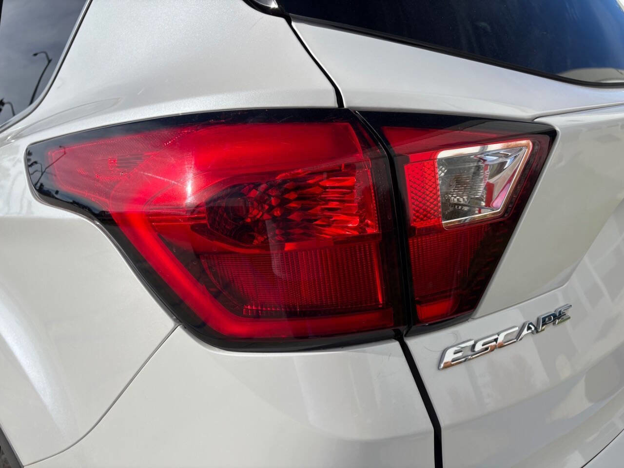 Used 2019 Ford Escape Titanium image 11