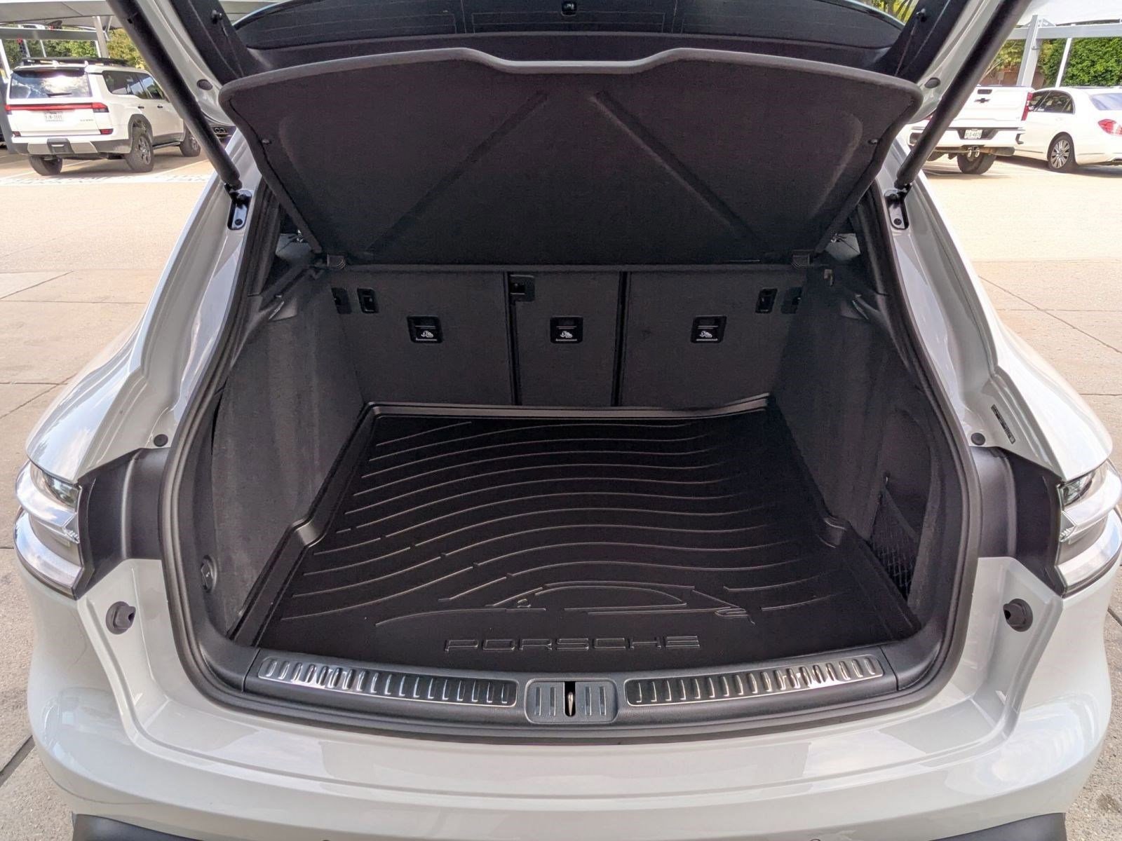 Certified 2026 Porsche Macan AWD/4WD image 23