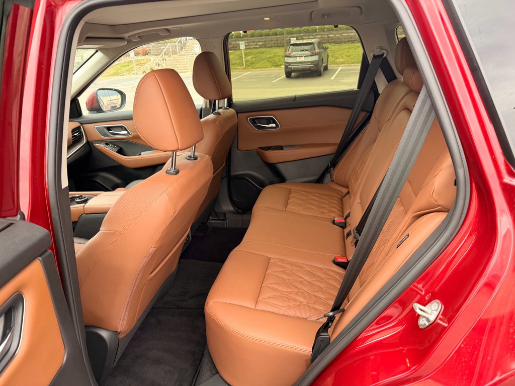 Used 2025 Nissan Rogue Platinum w/ Platinum Premium Package image 7