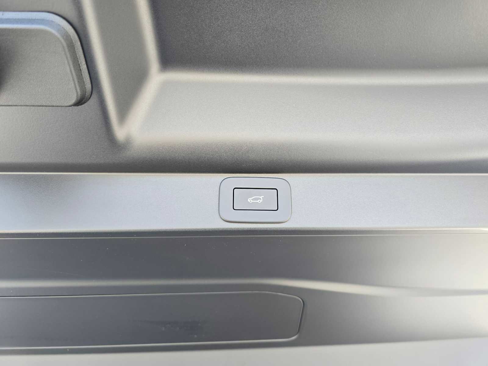 Used 2025 Land Rover Range Rover SV image 21