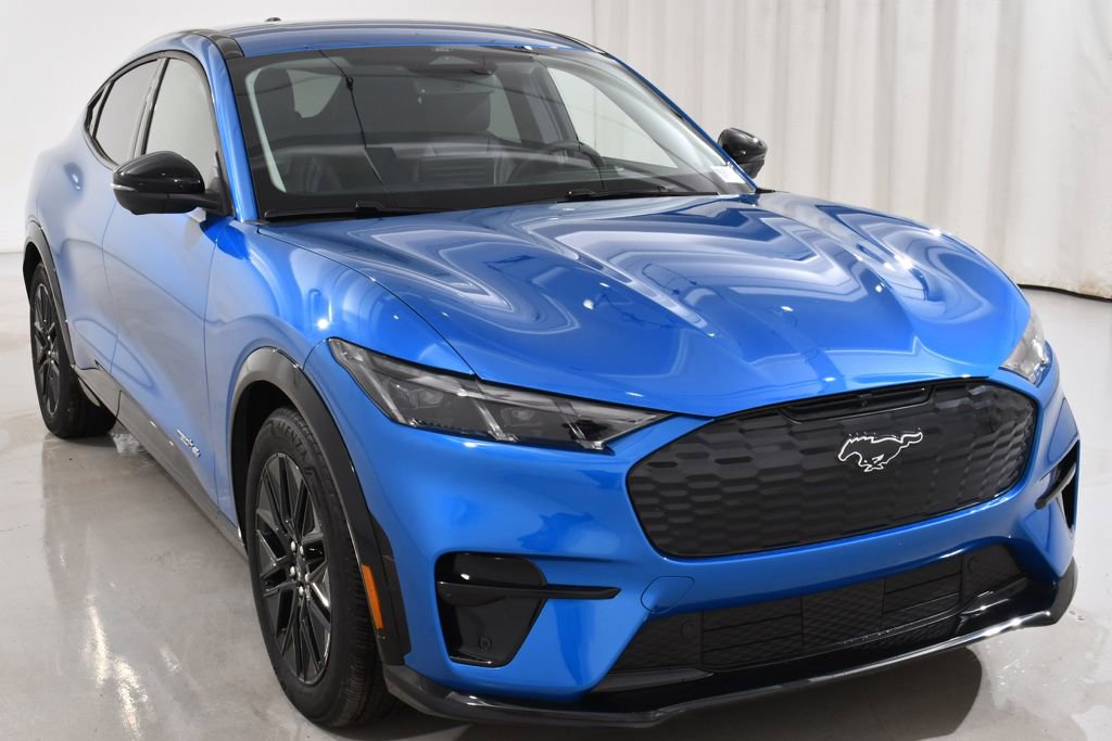 Used 2025 Ford Mustang Mach-E Premium w/ Sport Appearance Package image 4