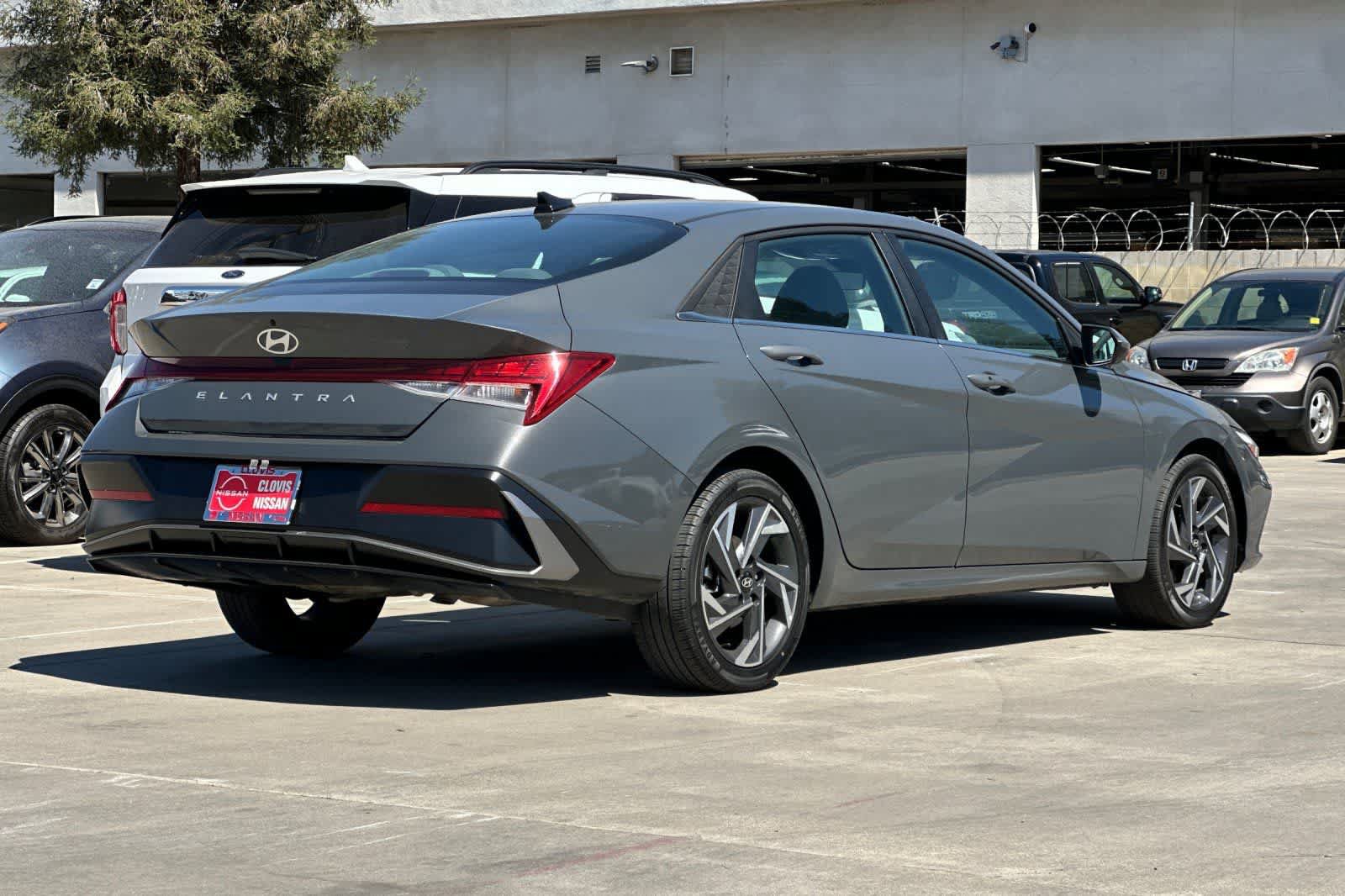 Used 2025 Hyundai Elantra SEL FWD image 3