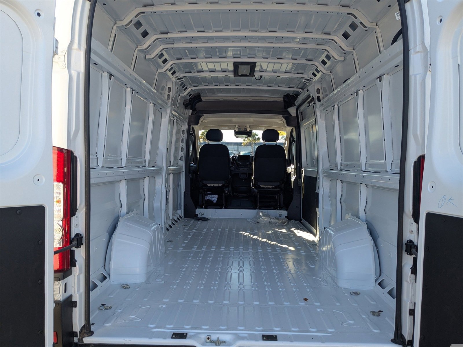 Used 2025 RAM ProMaster 3500 w/ Quick Order Package 22G SLT image 13