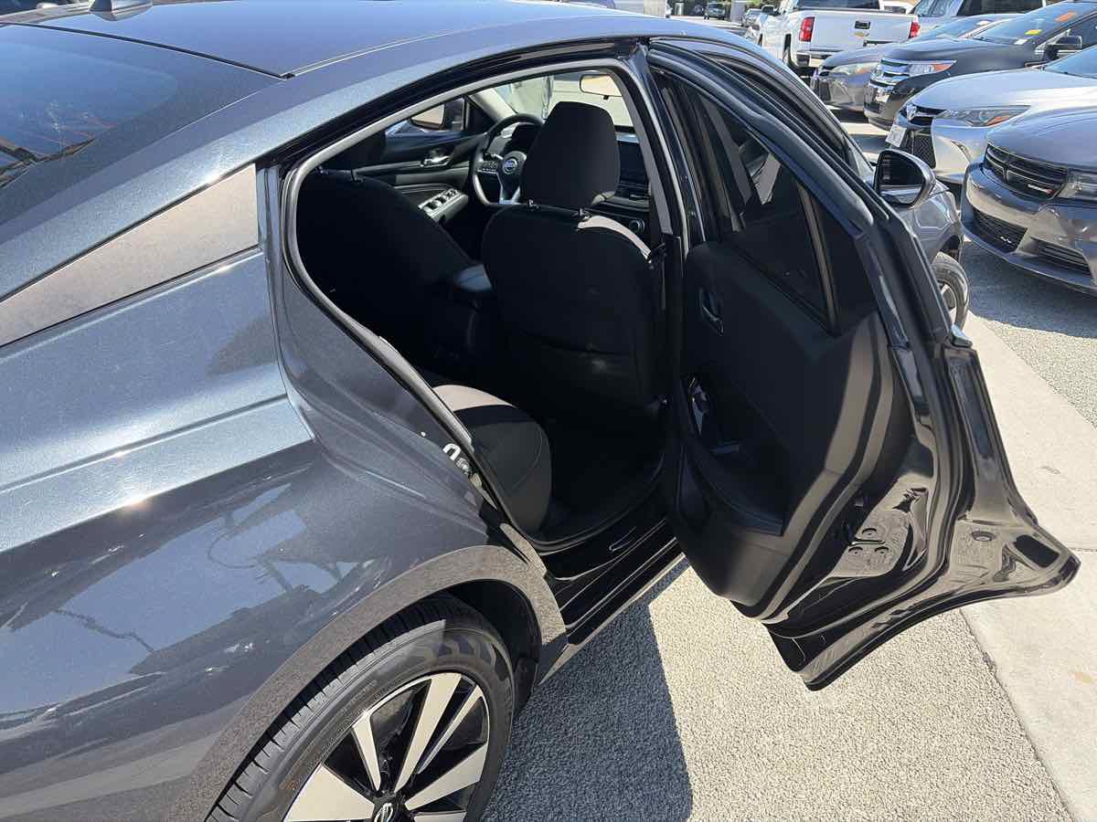 Used 2021 Nissan Altima 2.5 SV FWD image 23