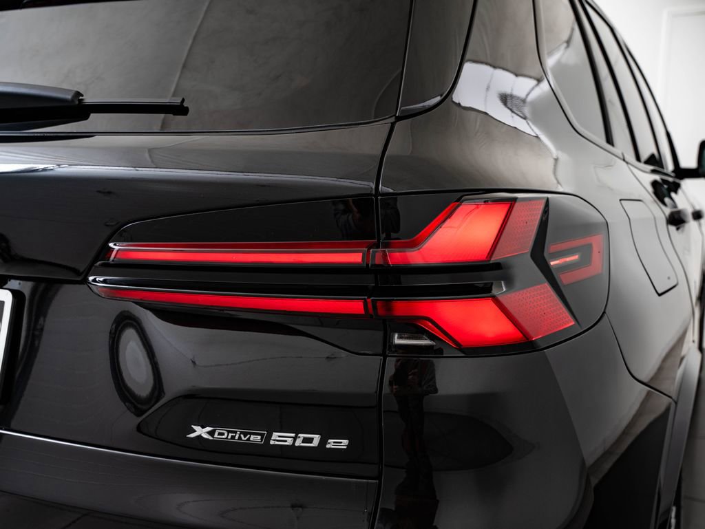 New 2026 BMW X5 xDrive50e w/ M Sport Package AWD/4WD image 9