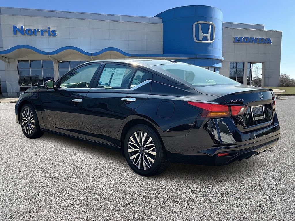 Used 2023 Nissan Altima 2.5 SV FWD image 3