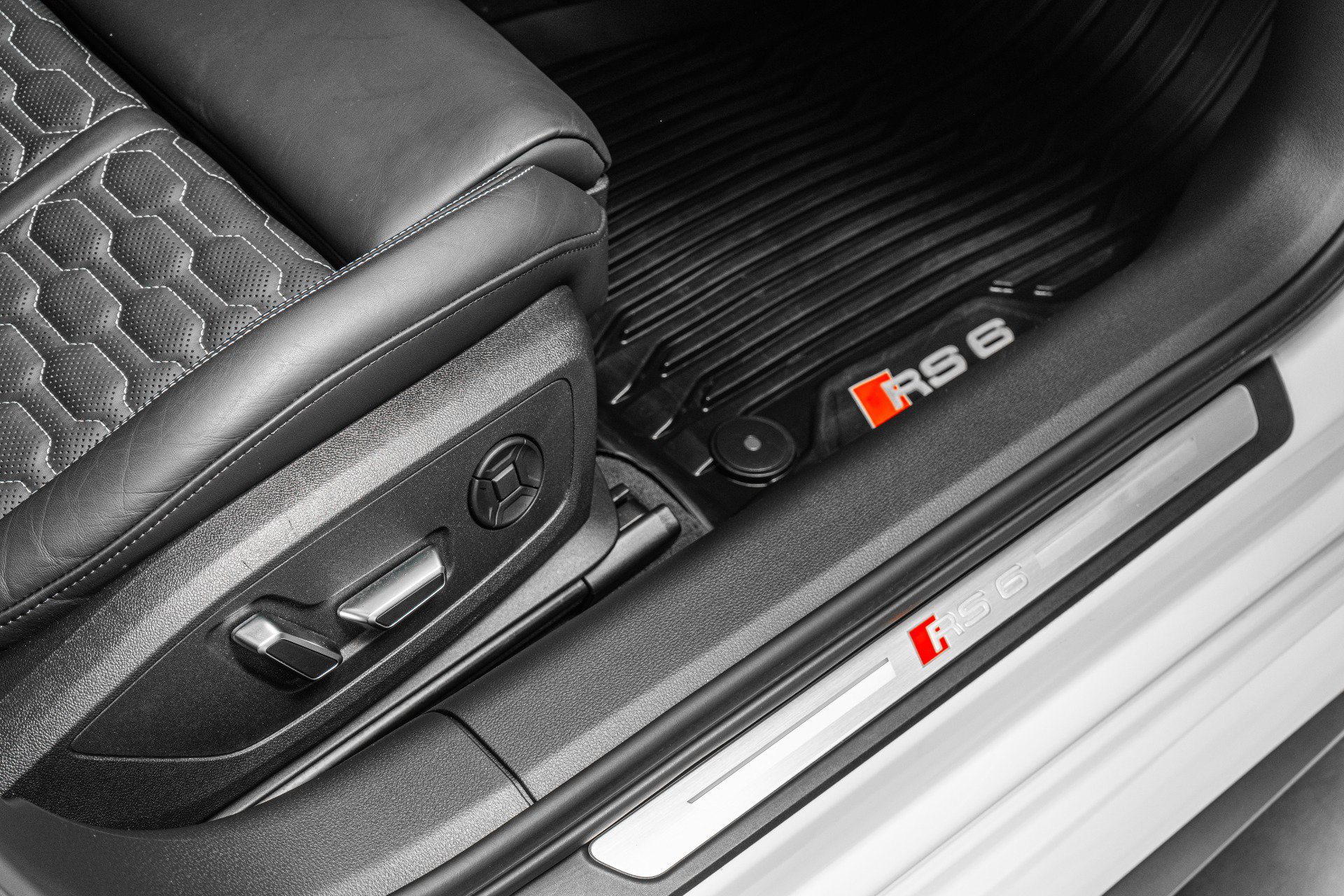 Used 2025 Audi RS 6 performance AWD/4WD image 25