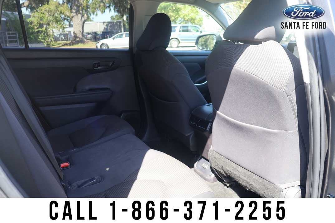 Used 2023 Toyota Highlander LE AWD/4WD image 31