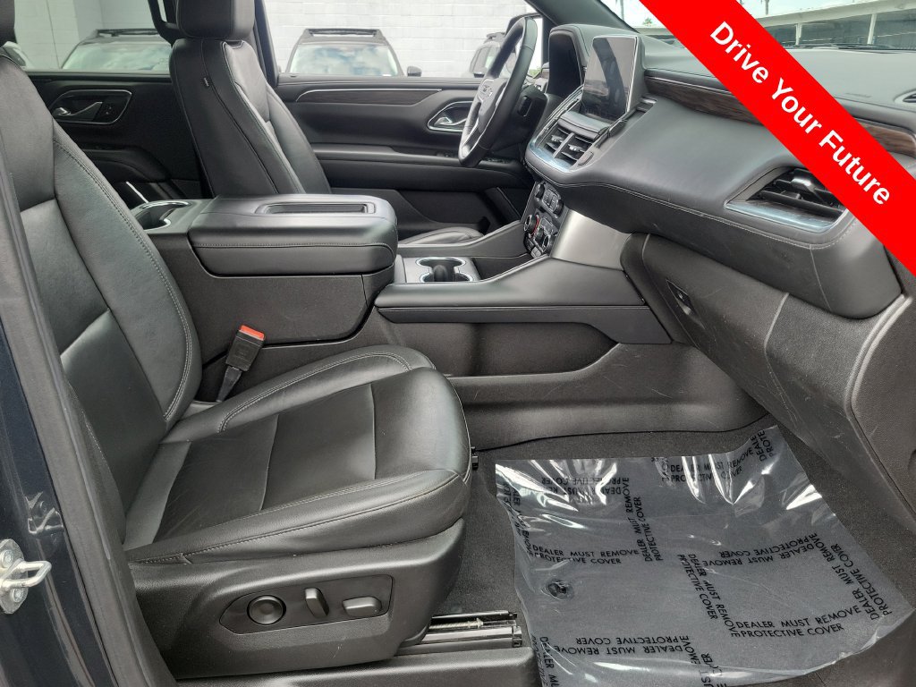 Used 2021 Chevrolet Tahoe Z71 w/ Luxury Package AWD/4WD image 19