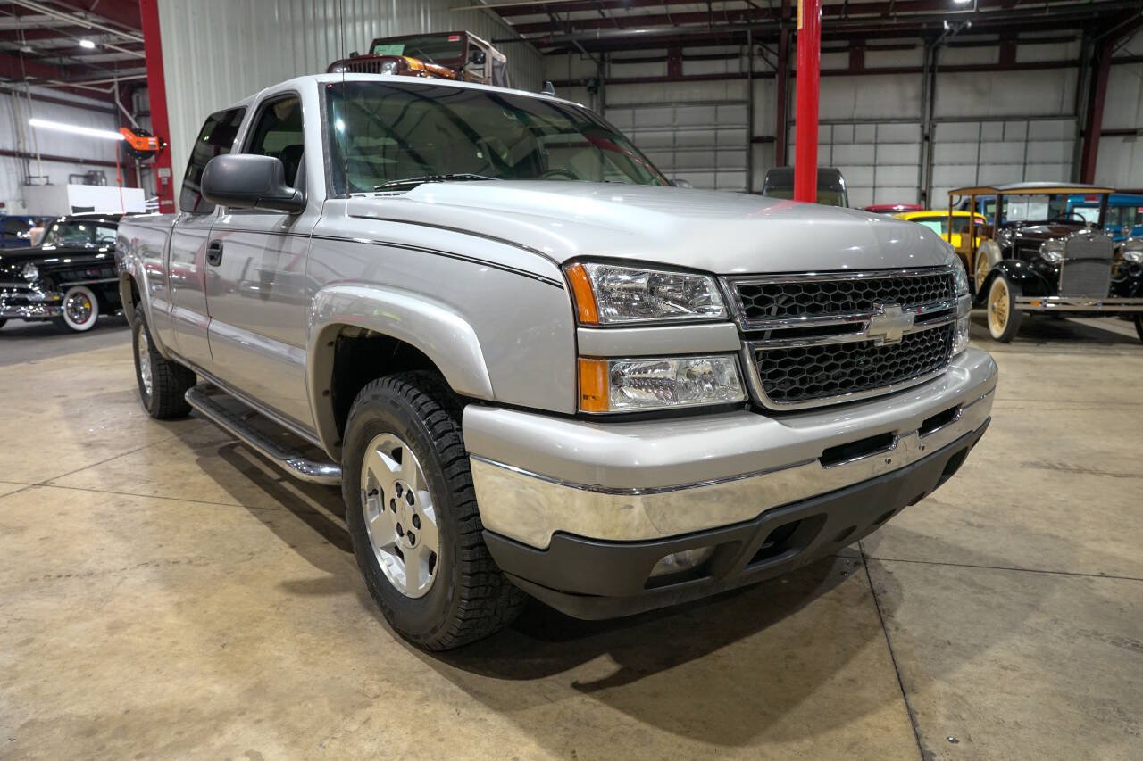 Used 2006 Chevrolet Silverado 1500 LT w/ Onstar Plus Package AWD/4WD image 12