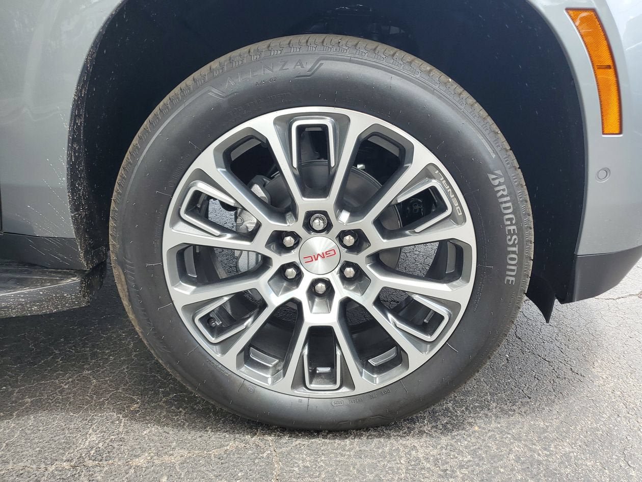 New 2026 GMC Yukon Denali w/ LPO, Floor Liner Package RWD image 6