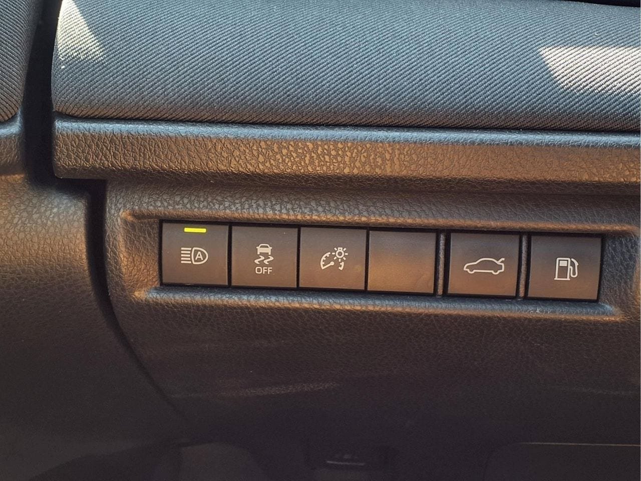 Used 2025 Toyota Camry LE FWD image 23