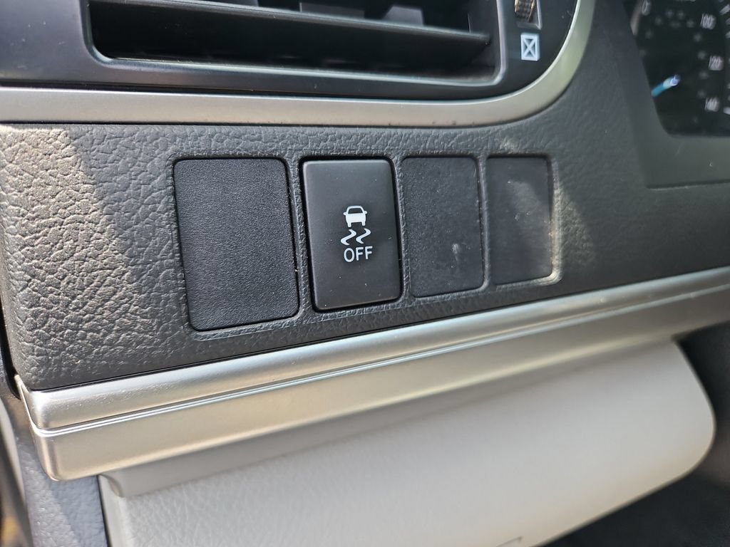 Used 2012 Toyota Camry LE FWD image 23
