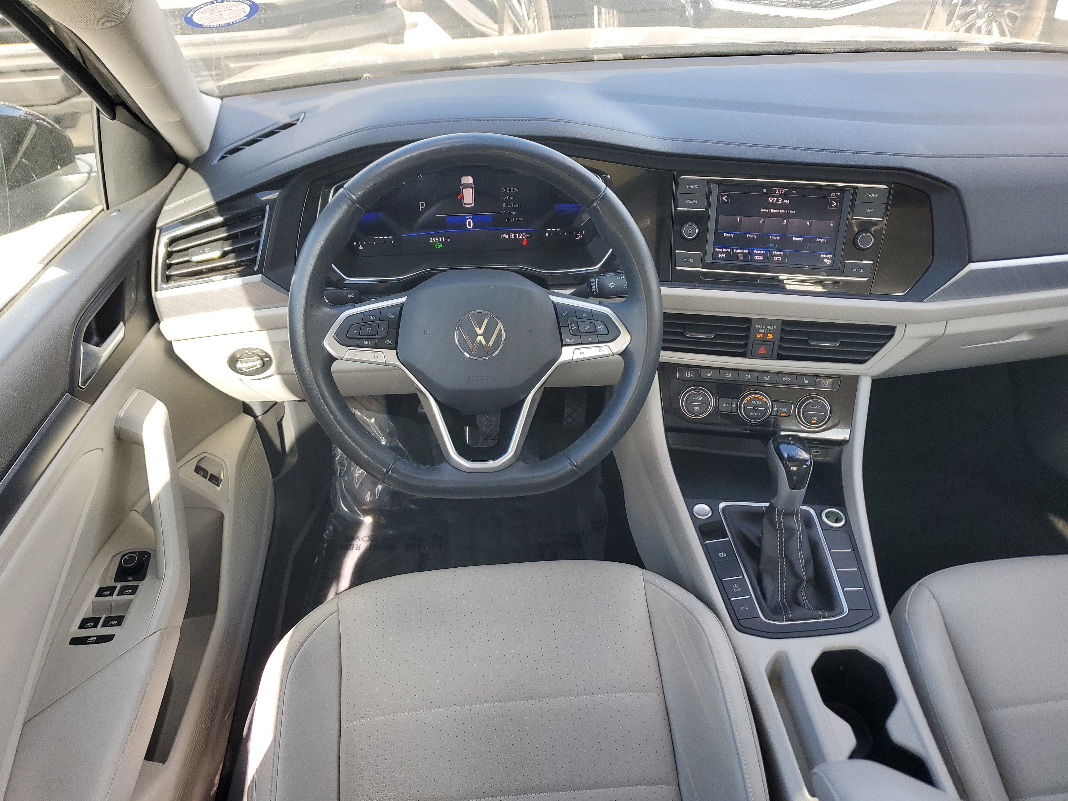 Used 2023 Volkswagen Jetta SE w/ Panoramic Sunroof Package image 18