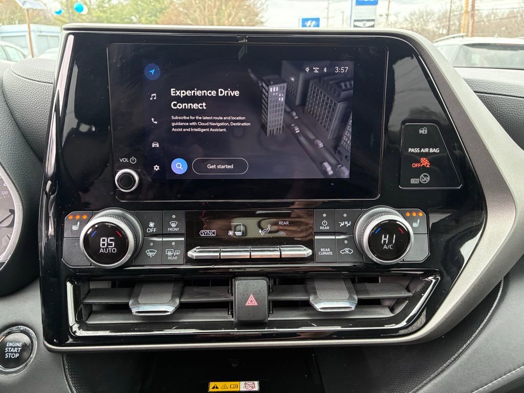 Used 2023 Toyota Highlander XLE AWD/4WD image 31